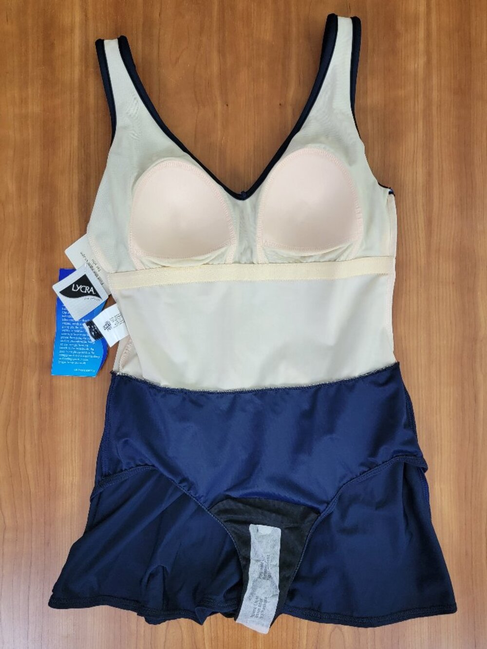 NWT L.L. Bean Navy/Floral Shape Solver One Piece Swimsuit - 10 - Picture 6 of 10